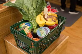 這家專賣過期食品的超市,卻帶來如此多的溫暖